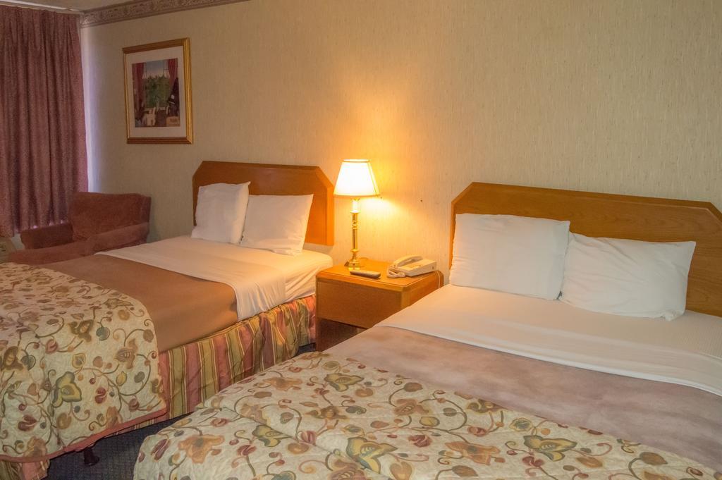 Executive Inn Hotel And Conference Center Lawton Room photo