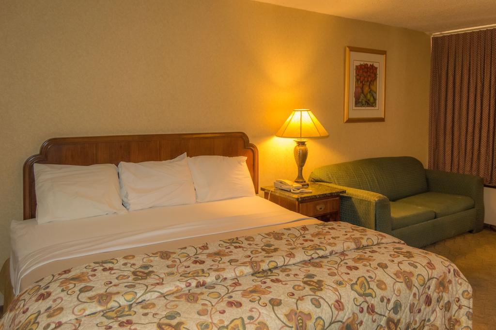 Executive Inn Hotel And Conference Center Lawton Room photo