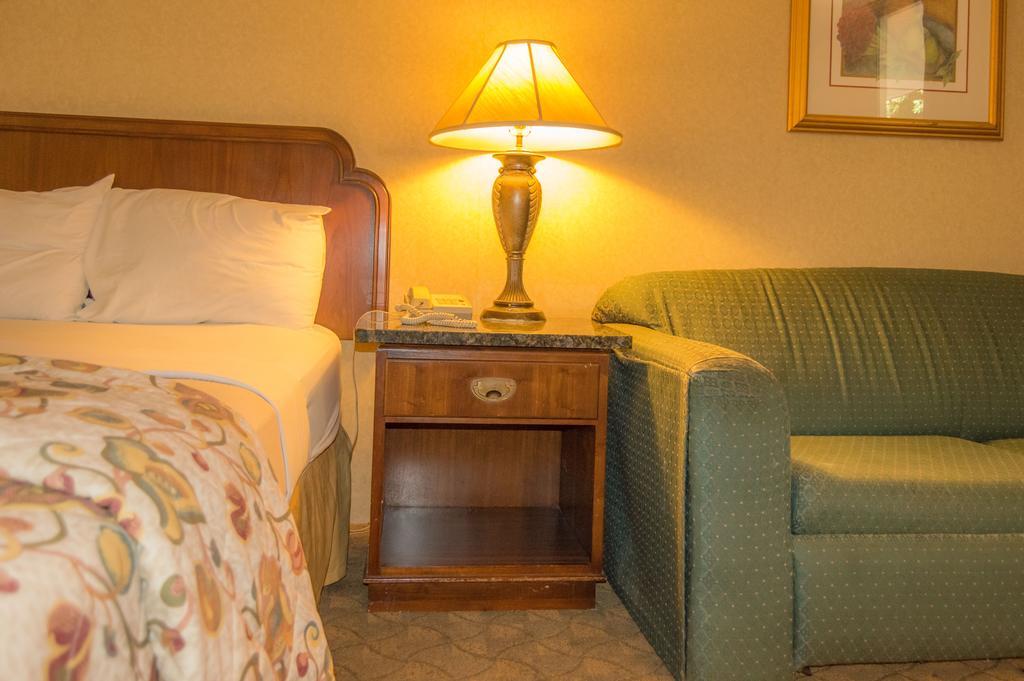 Executive Inn Hotel And Conference Center Lawton Room photo